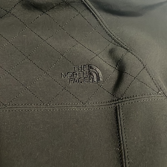 The North Face windbreaker/ rain jacket - Picture 7 of 7